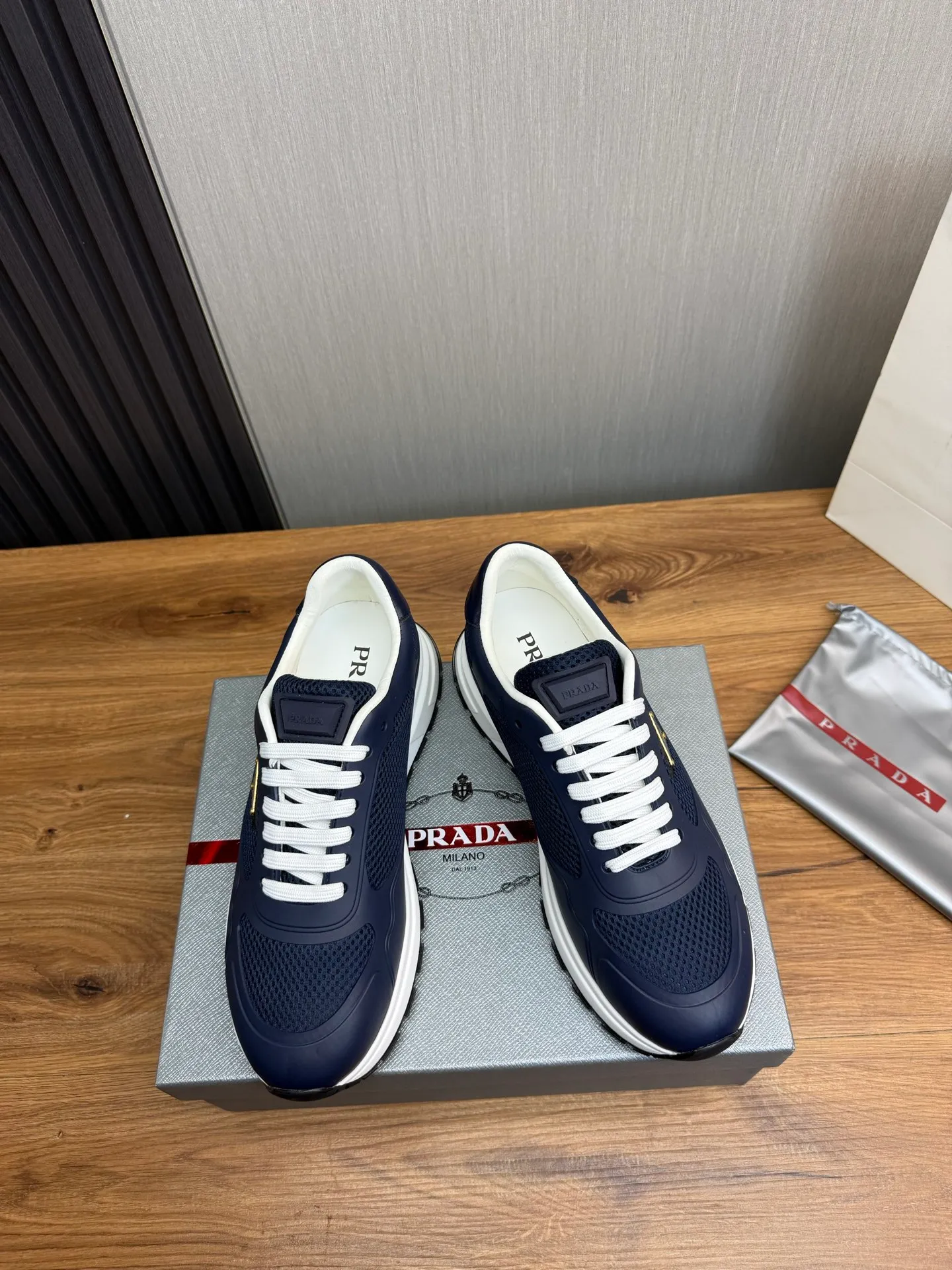 Men's shoes 💰580💰 [PRADA] Autumn and winter hot men's shoes shipped 👏Official website synchronized ⬆️Original fly-woven cowhide fabric + cowhide lining, 1⃣️:1⃣️reproduction, original sole, 38-45 (45. Customized, non-refundable)